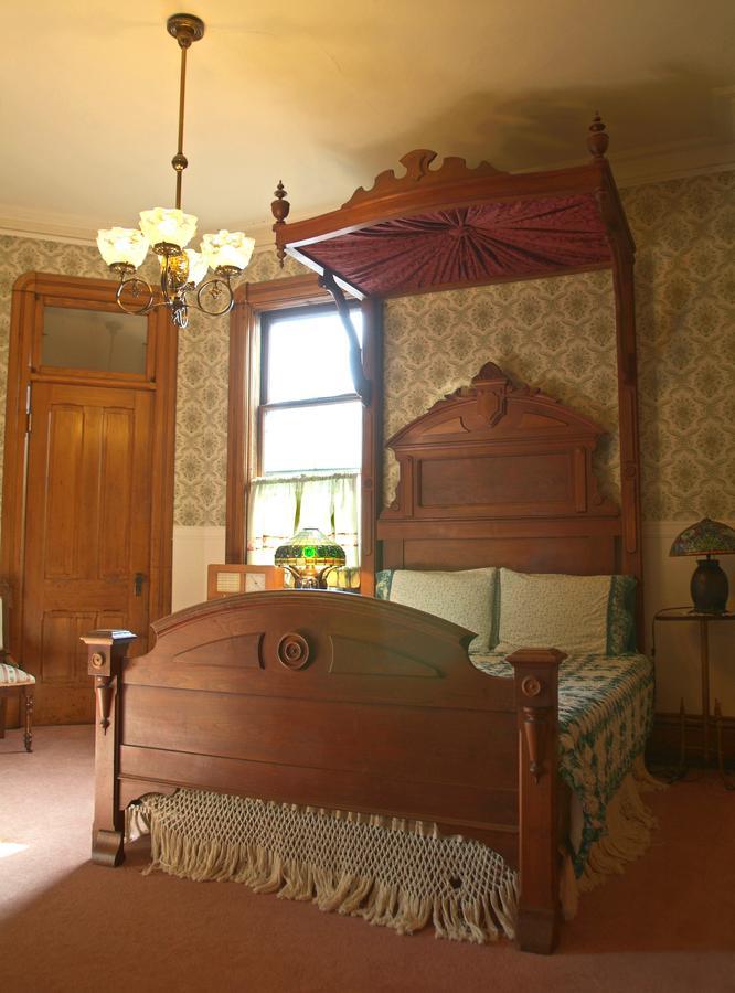 The Richards House Bed & Breakfast Дъбюк Екстериор снимка