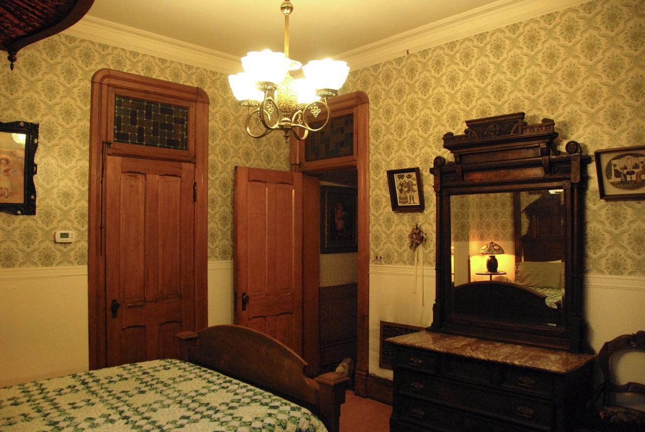 The Richards House Bed & Breakfast Дъбюк Екстериор снимка